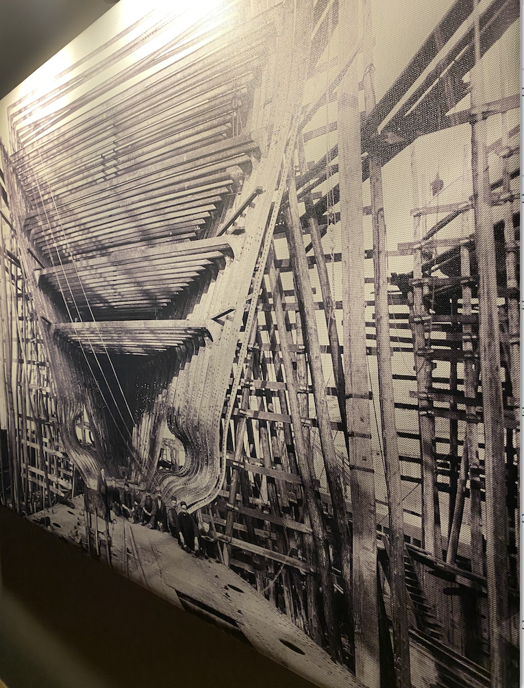 Wall image of the building of the Titanic